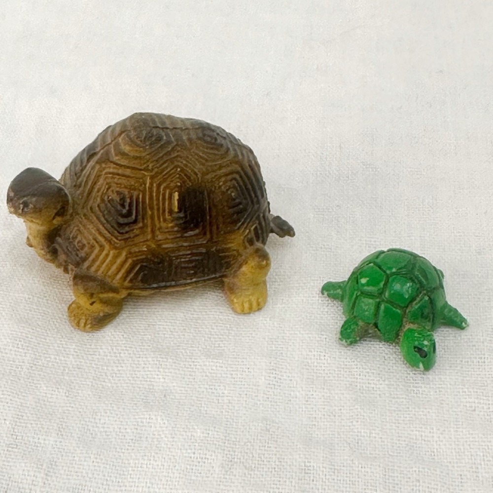 Lot Of 2 Vintage Plastic Figurine Chotchke Turtle Hong‎ Kong Miniature Rubber